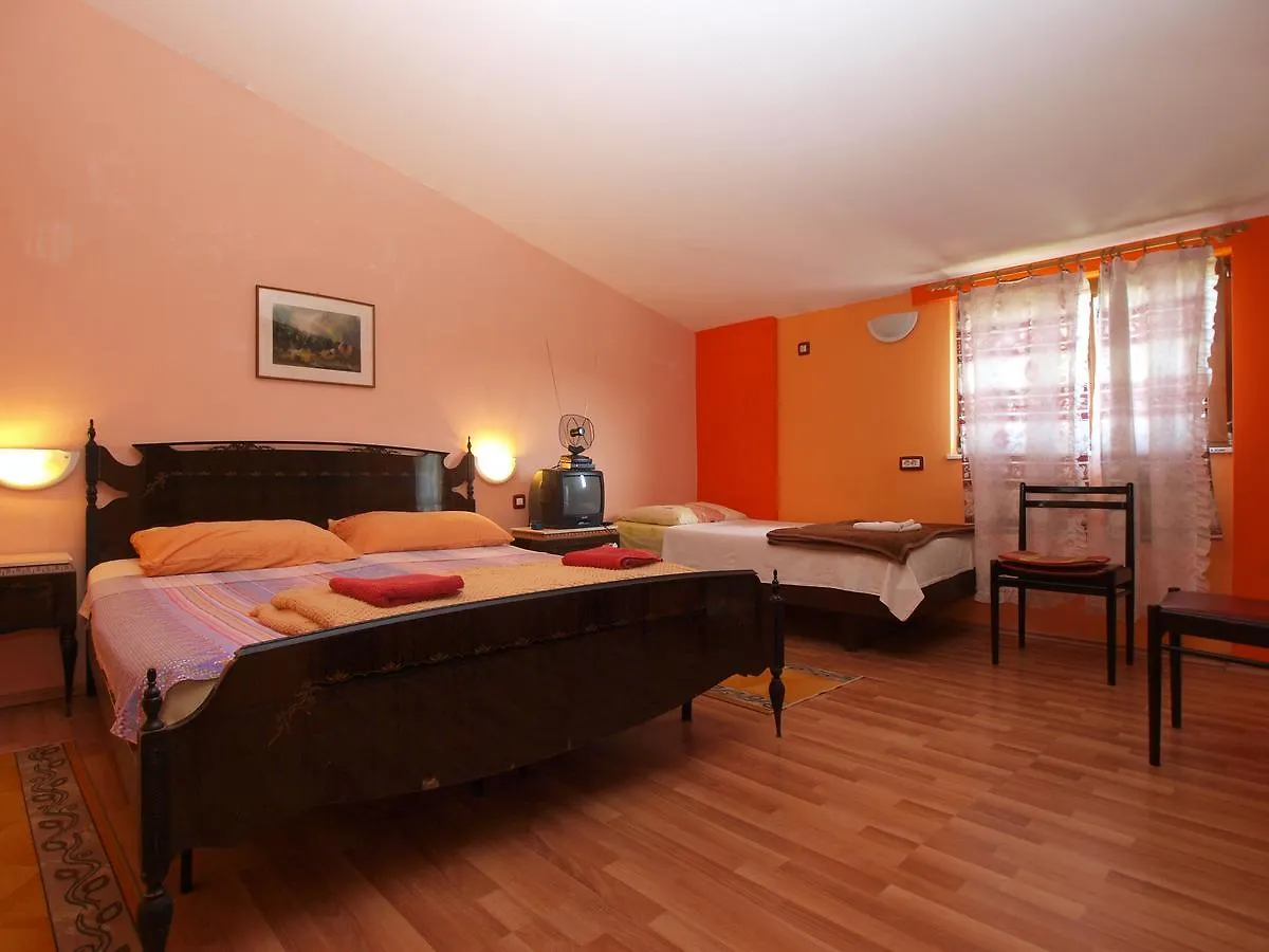 Apartments Slavica 382 Pula 0*,